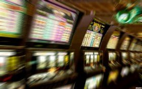 mega888 APP Slots နှင့် Live Casino ကစားနည်း